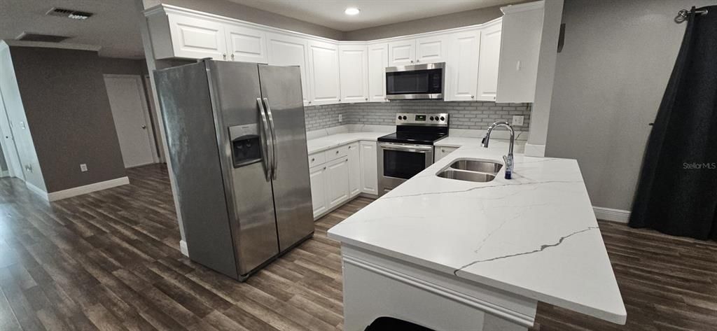 For Rent: $2,550 (2 beds, 2 baths, 1379 Square Feet)