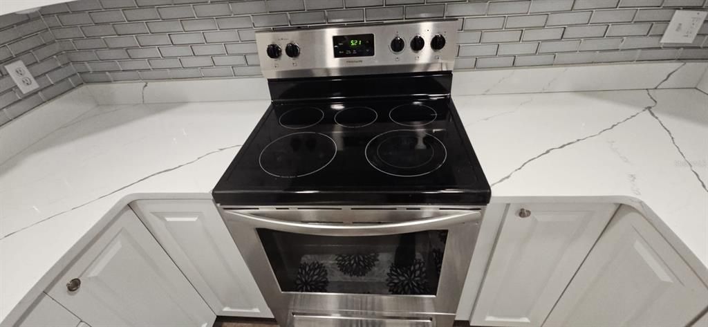 For Rent: $2,550 (2 beds, 2 baths, 1379 Square Feet)