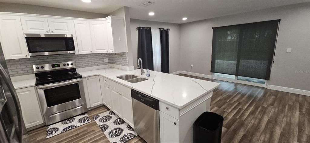 For Rent: $2,550 (2 beds, 2 baths, 1379 Square Feet)