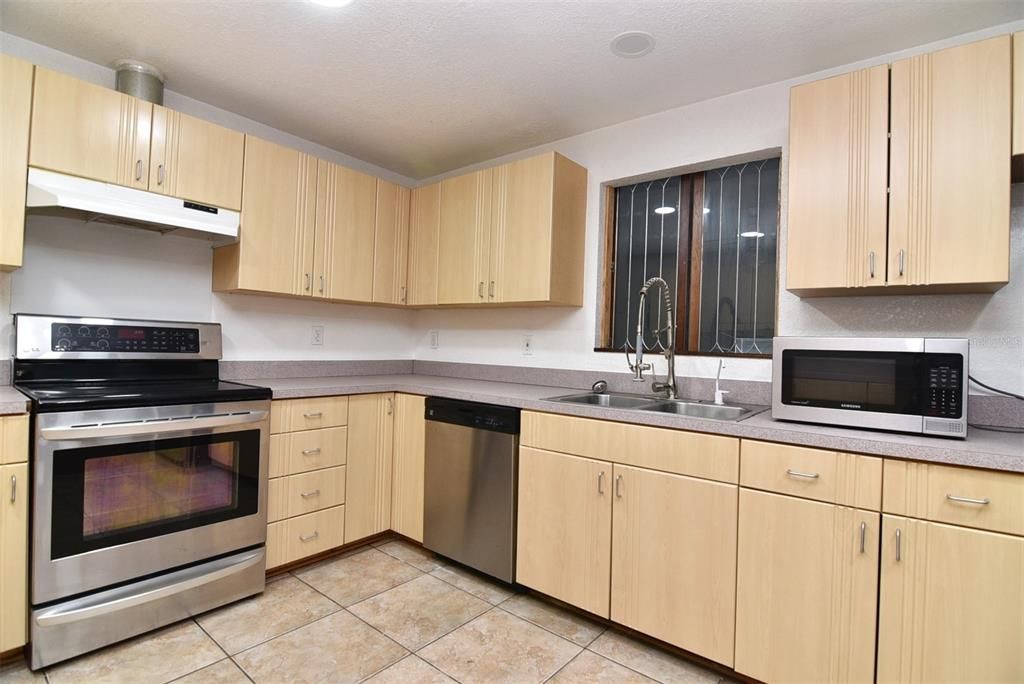 В аренду: $3,100 (4 спален, 3 ванн, 2151 Квадратных фут)