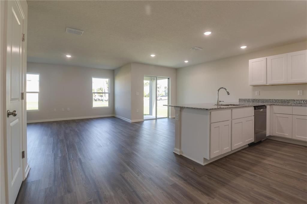 For Rent: $2,200 (4 beds, 2 baths, 1662 Square Feet)
