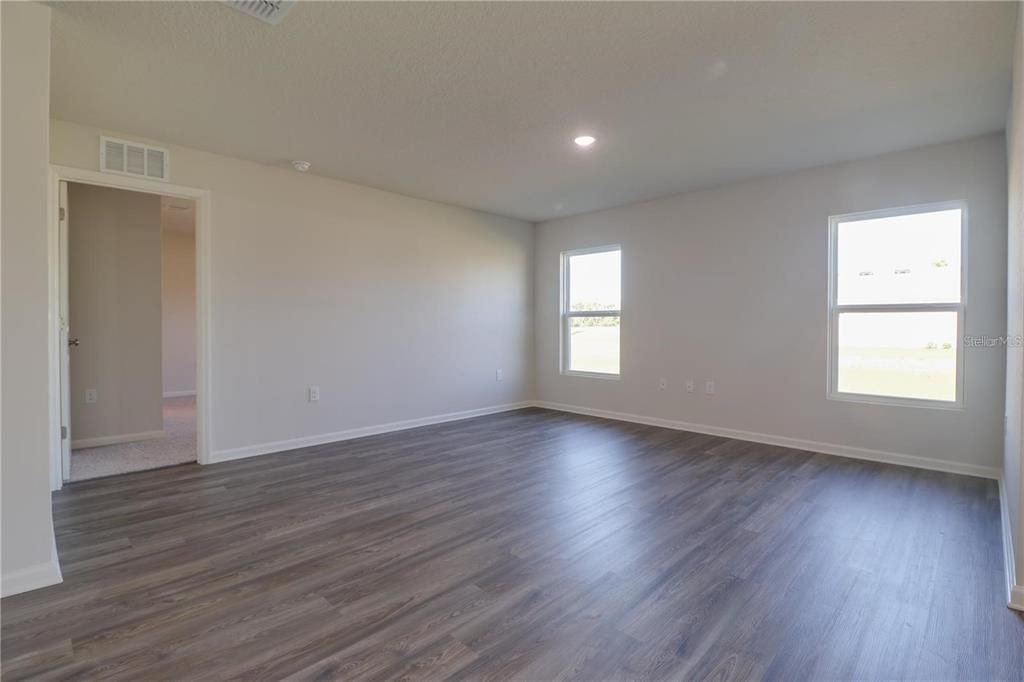 For Rent: $2,200 (4 beds, 2 baths, 1662 Square Feet)