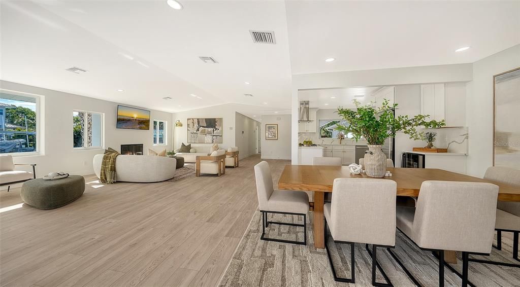 En Venta: $2,600,000 (4 camas, 3 baños, 2689 Pies cuadrados)