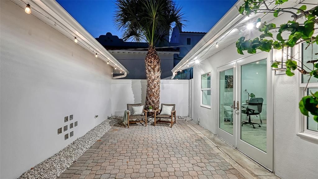 En Venta: $2,600,000 (4 camas, 3 baños, 2689 Pies cuadrados)