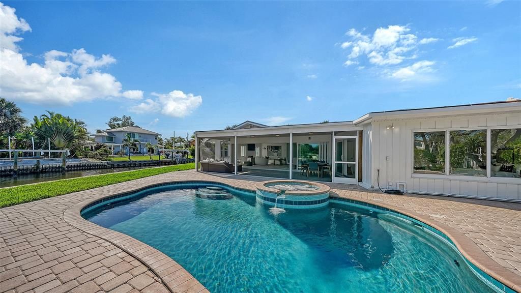 En Venta: $2,600,000 (4 camas, 3 baños, 2689 Pies cuadrados)