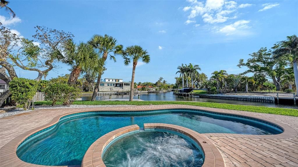 En Venta: $2,600,000 (4 camas, 3 baños, 2689 Pies cuadrados)
