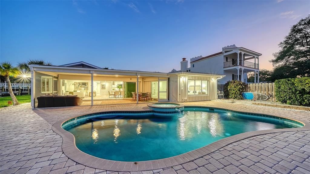 En Venta: $2,600,000 (4 camas, 3 baños, 2689 Pies cuadrados)