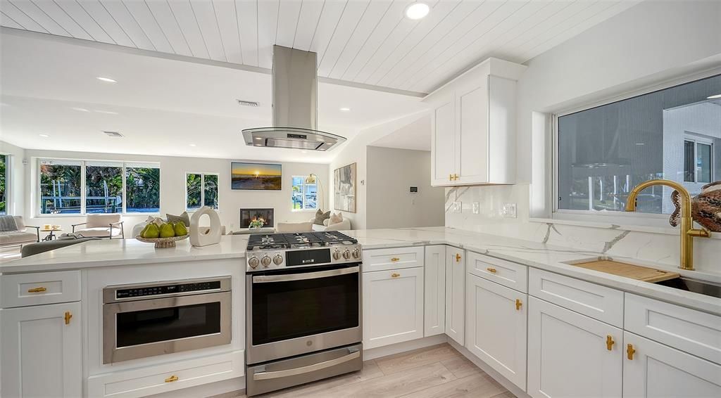 En Venta: $2,600,000 (4 camas, 3 baños, 2689 Pies cuadrados)