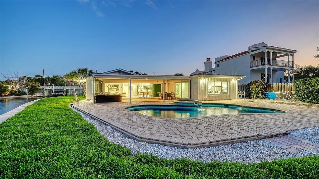 En Venta: $2,600,000 (4 camas, 3 baños, 2689 Pies cuadrados)
