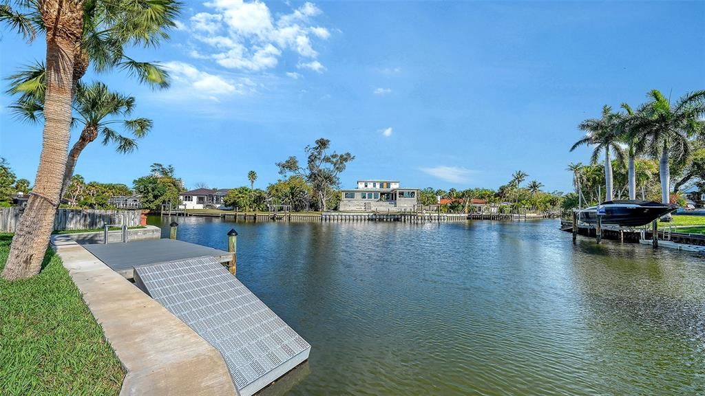 En Venta: $2,600,000 (4 camas, 3 baños, 2689 Pies cuadrados)