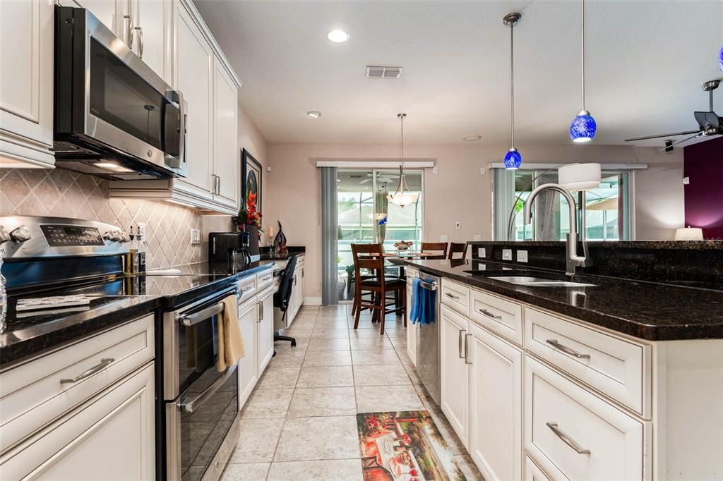 En Venta: $515,000 (3 camas, 2 baños, 2210 Pies cuadrados)