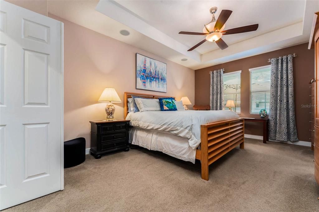 En Venta: $515,000 (3 camas, 2 baños, 2210 Pies cuadrados)