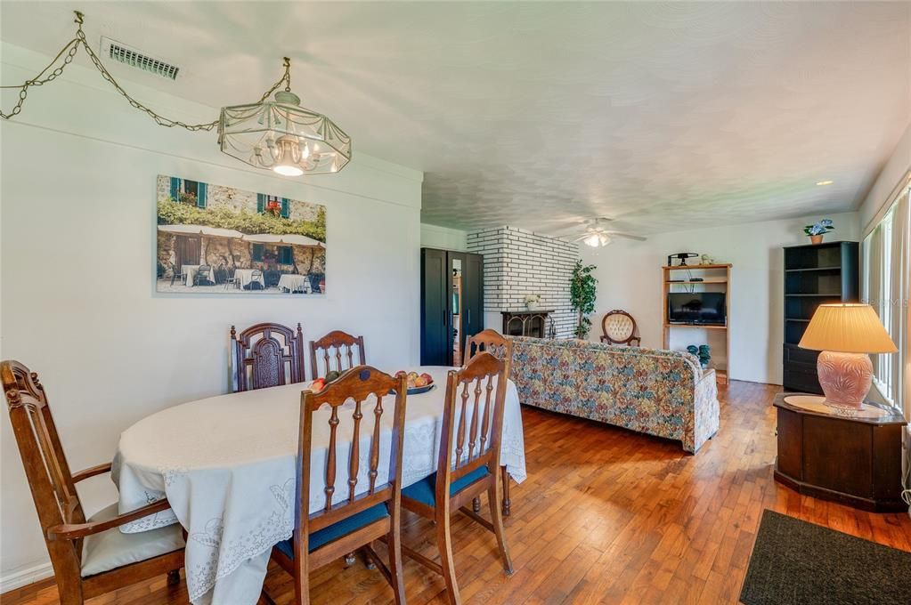 En Venta: $275,000 (3 camas, 2 baños, 1281 Pies cuadrados)