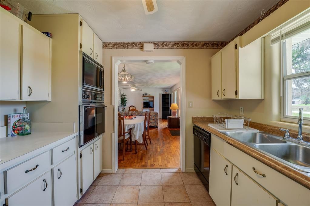 En Venta: $275,000 (3 camas, 2 baños, 1281 Pies cuadrados)
