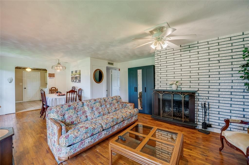 En Venta: $275,000 (3 camas, 2 baños, 1281 Pies cuadrados)