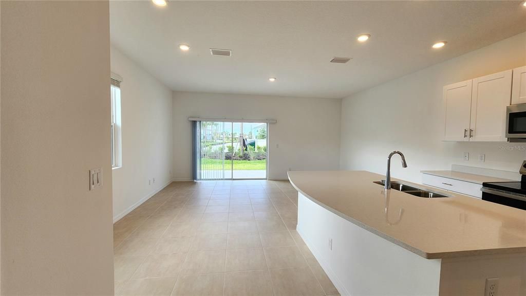 В аренду: $2,450 (3 спален, 2 ванн, 1553 Квадратных фут)