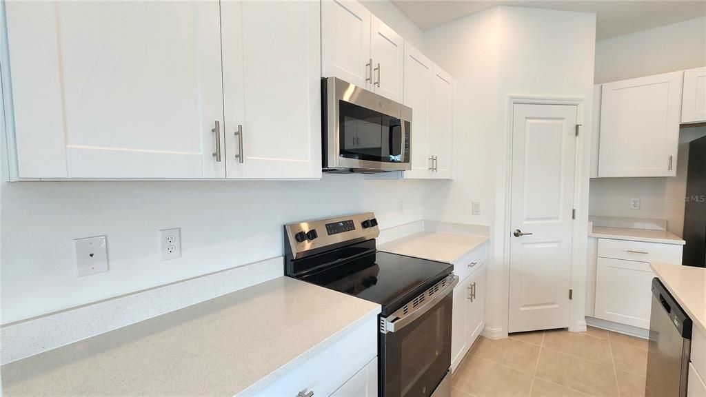 В аренду: $2,450 (3 спален, 2 ванн, 1553 Квадратных фут)