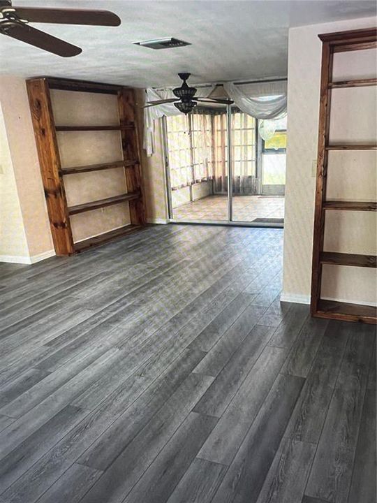 For Rent: $1,800 (3 beds, 2 baths, 1310 Square Feet)