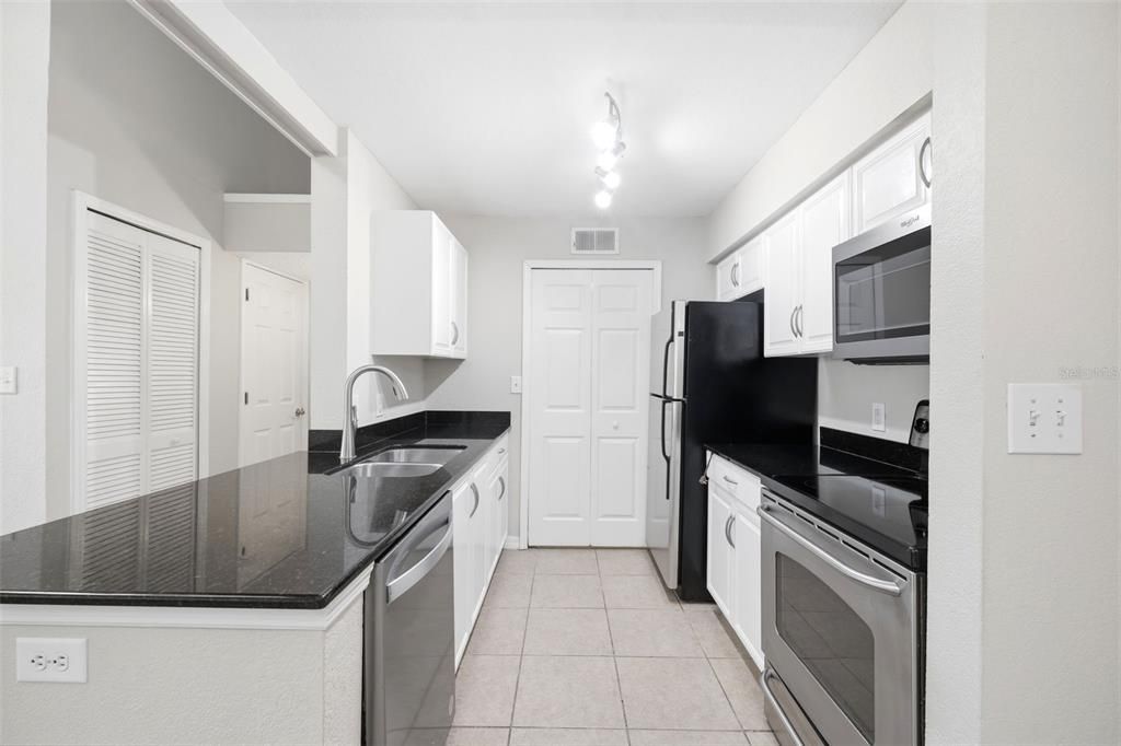 В аренду: $2,195 (3 спален, 2 ванн, 1579 Квадратных фут)