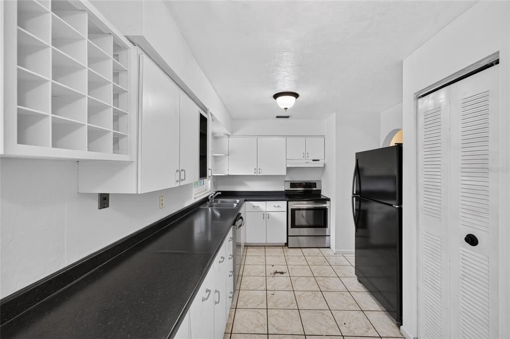 На продажу: $225,000 (4 спален, 1 ванн, 1560 Квадратных фут)