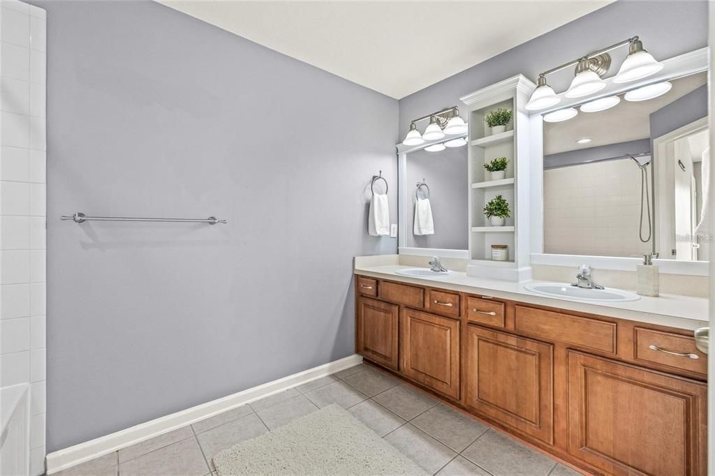 For Sale: $299,900 (3 beds, 2 baths, 1644 Square Feet)
