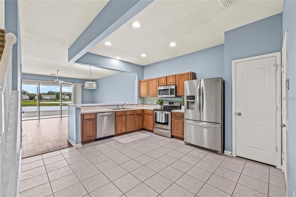 For Sale: $299,900 (3 beds, 2 baths, 1644 Square Feet)