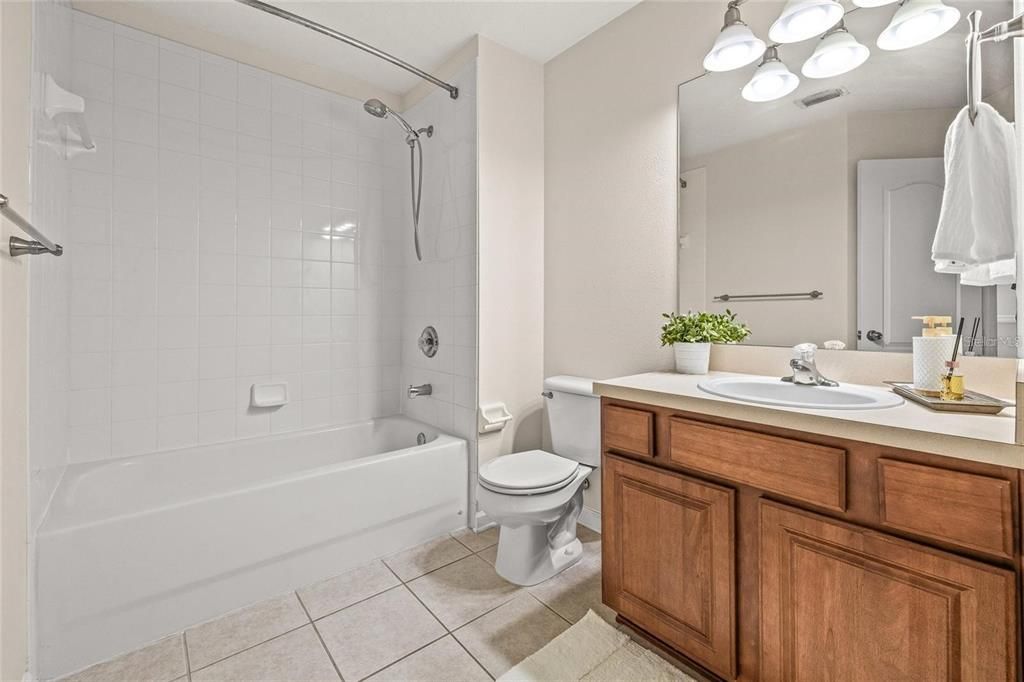 For Sale: $299,900 (3 beds, 2 baths, 1644 Square Feet)