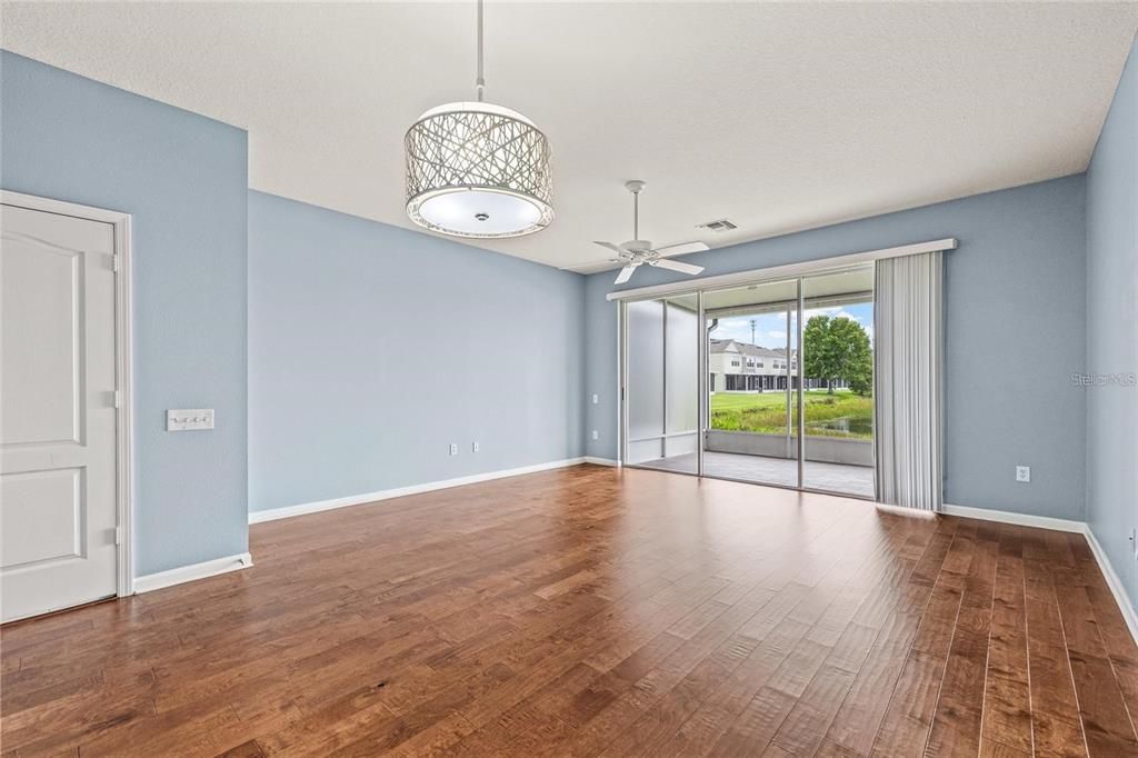 For Sale: $299,900 (3 beds, 2 baths, 1644 Square Feet)
