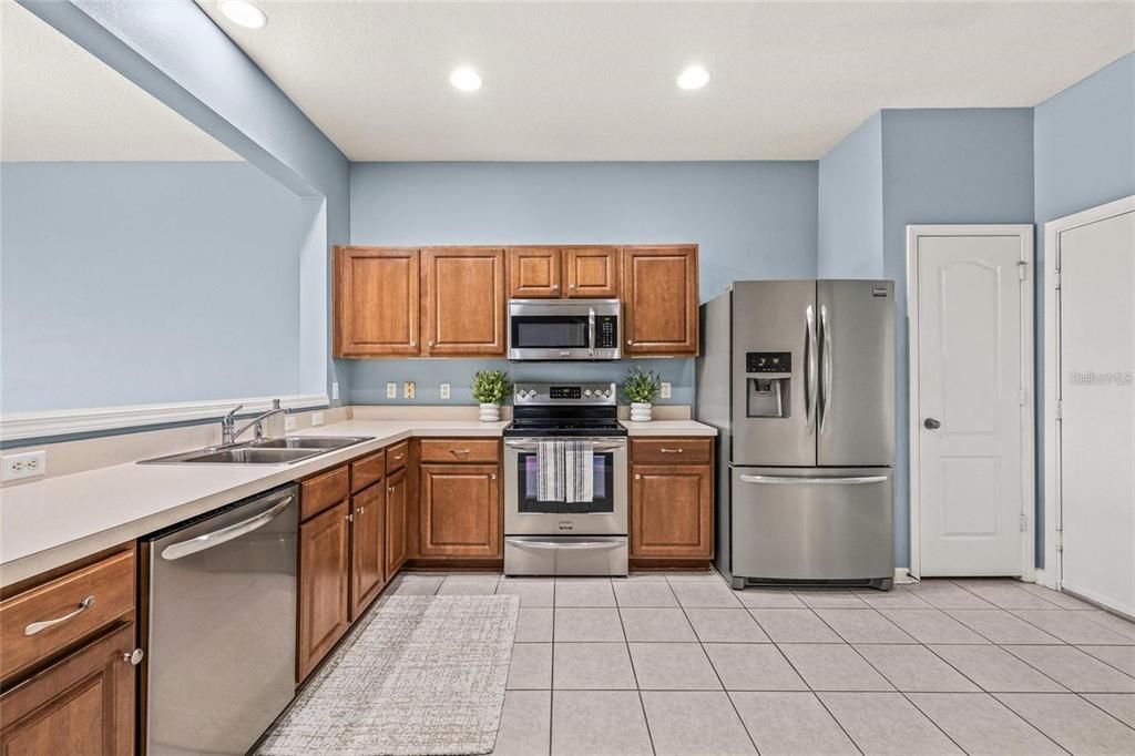 For Sale: $299,900 (3 beds, 2 baths, 1644 Square Feet)