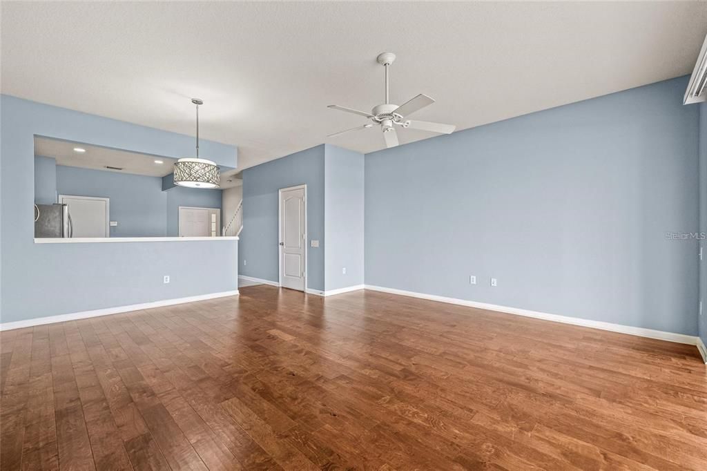 For Sale: $299,900 (3 beds, 2 baths, 1644 Square Feet)