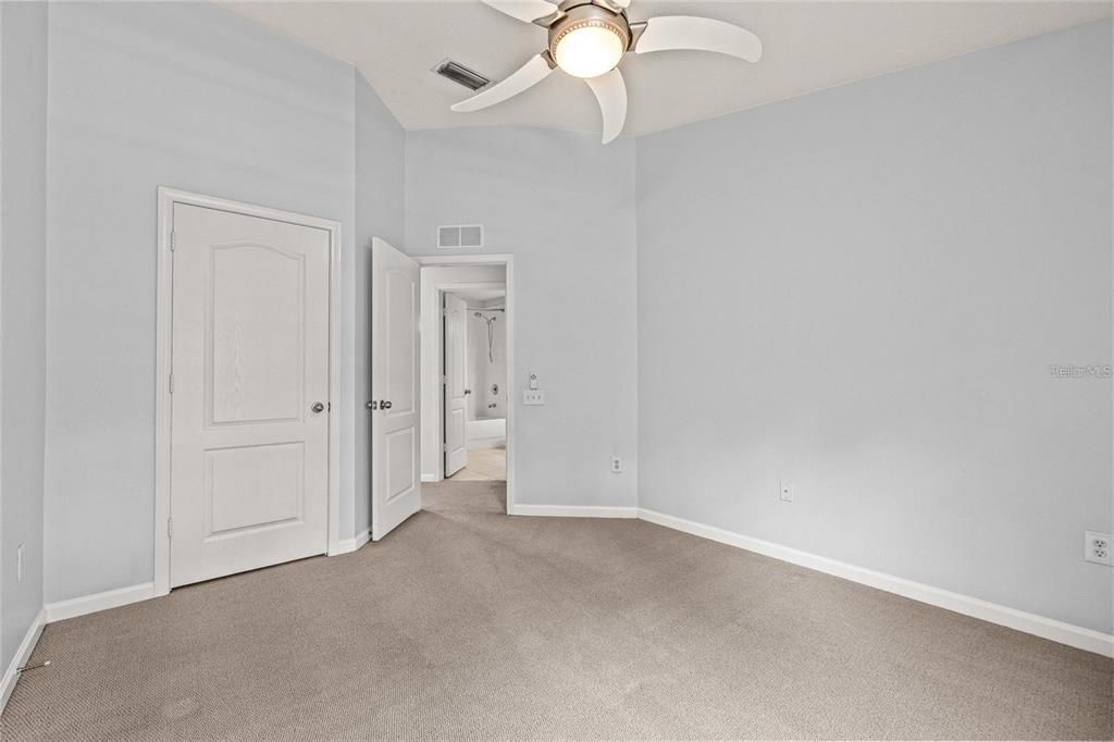 For Sale: $299,900 (3 beds, 2 baths, 1644 Square Feet)