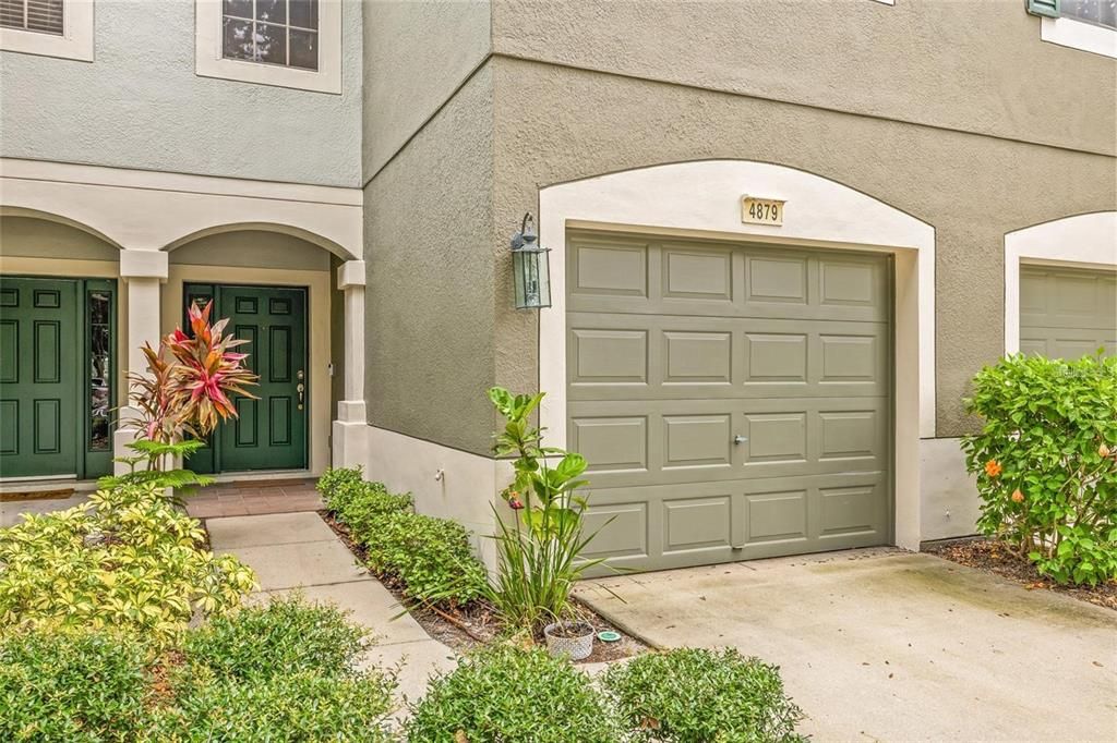 For Sale: $299,900 (3 beds, 2 baths, 1644 Square Feet)