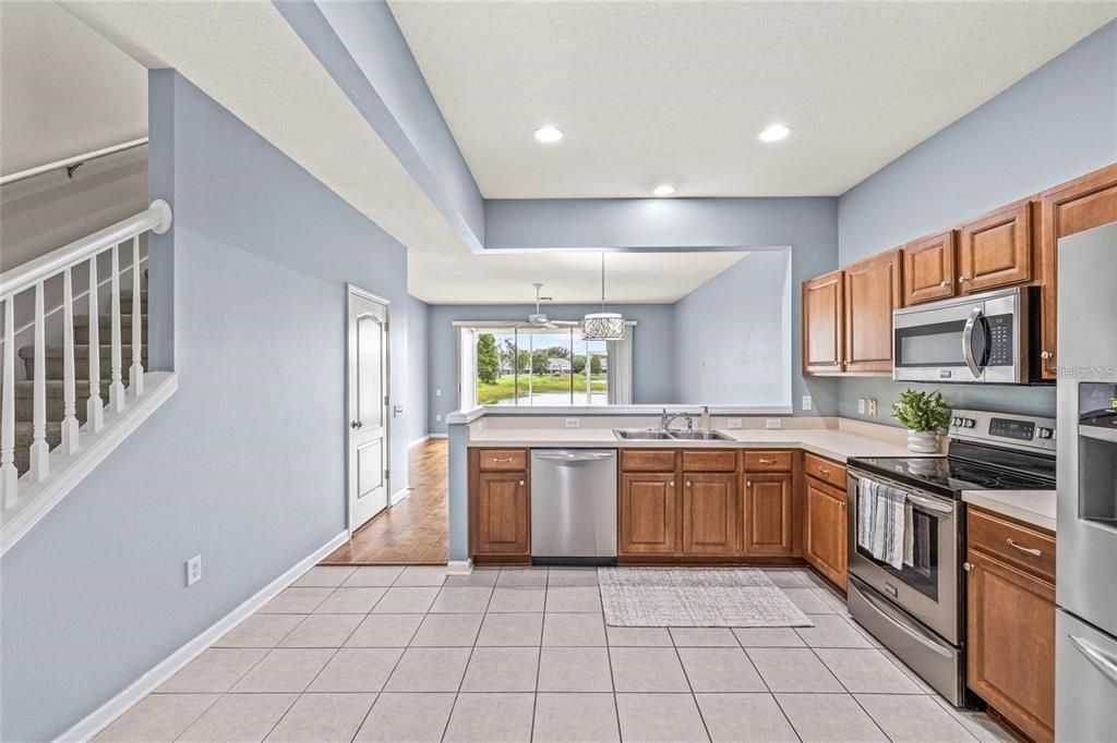 For Sale: $299,900 (3 beds, 2 baths, 1644 Square Feet)