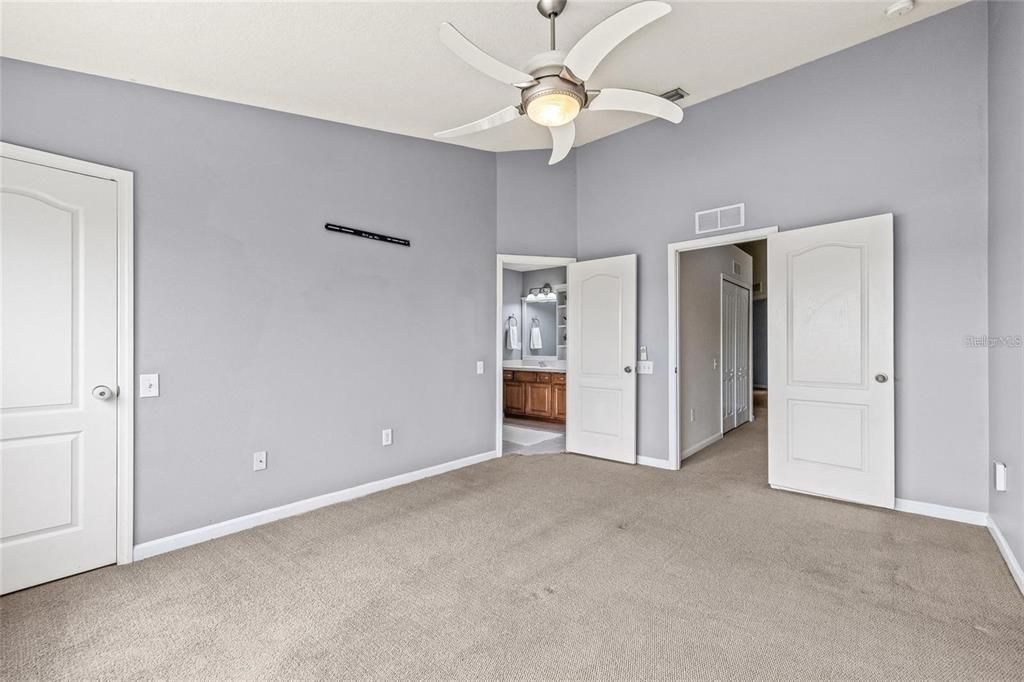 For Sale: $299,900 (3 beds, 2 baths, 1644 Square Feet)