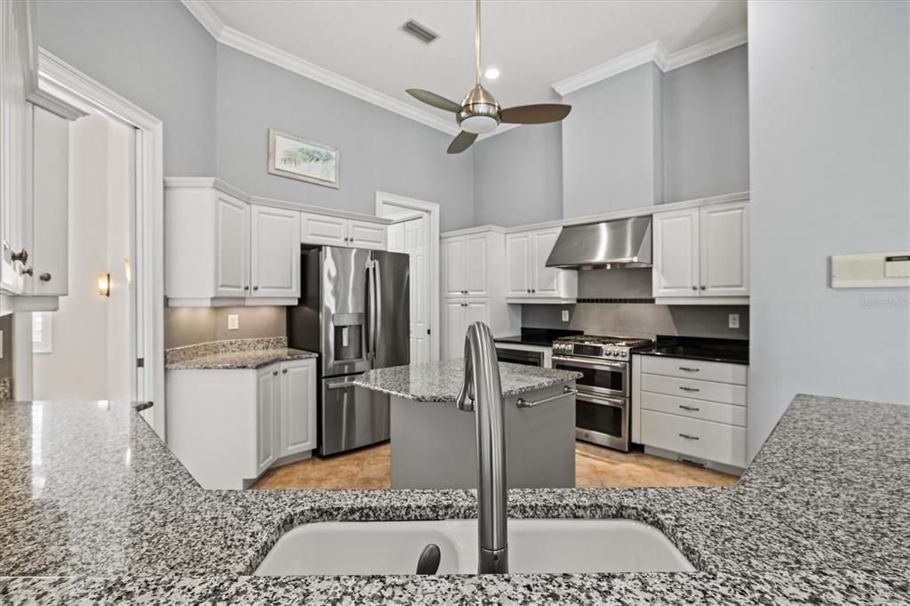 For Sale: $699,900 (4 beds, 3 baths, 2912 Square Feet)
