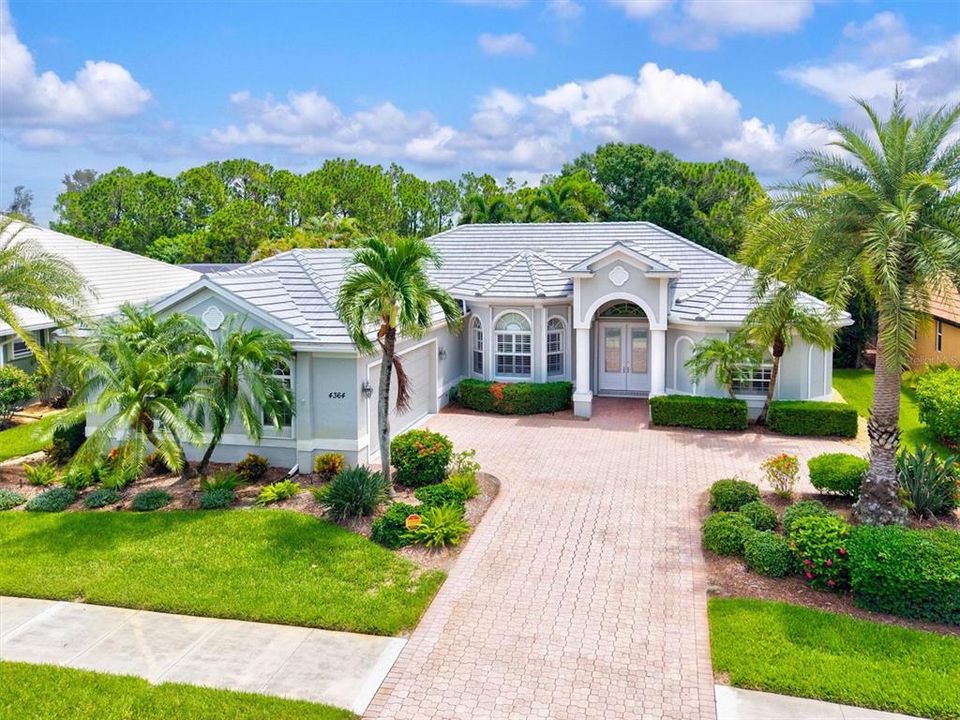 For Sale: $699,900 (4 beds, 3 baths, 2912 Square Feet)