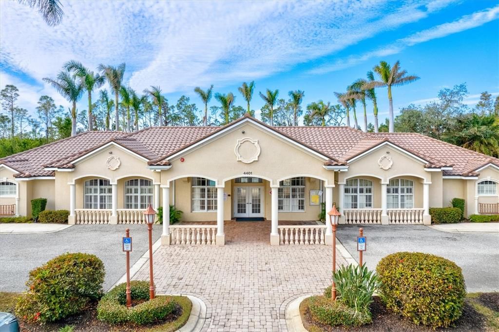 For Sale: $699,900 (4 beds, 3 baths, 2912 Square Feet)