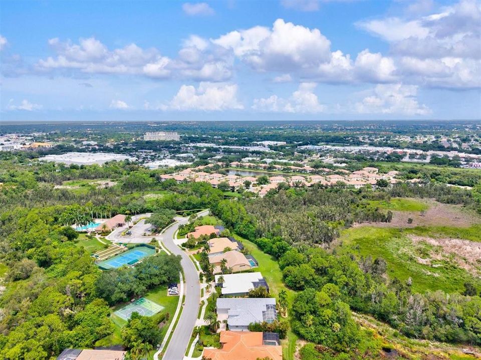 For Sale: $699,900 (4 beds, 3 baths, 2912 Square Feet)