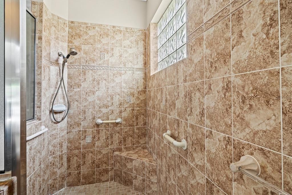 For Sale: $699,900 (4 beds, 3 baths, 2912 Square Feet)