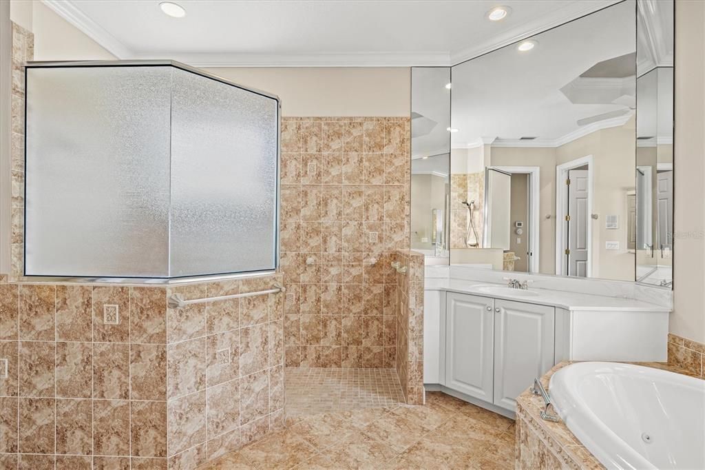 For Sale: $699,900 (4 beds, 3 baths, 2912 Square Feet)
