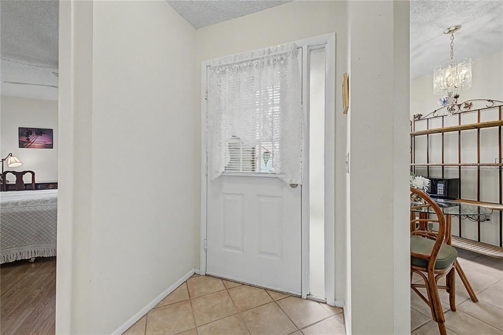 На продажу: $185,000 (2 спален, 2 ванн, 958 Квадратных фут)