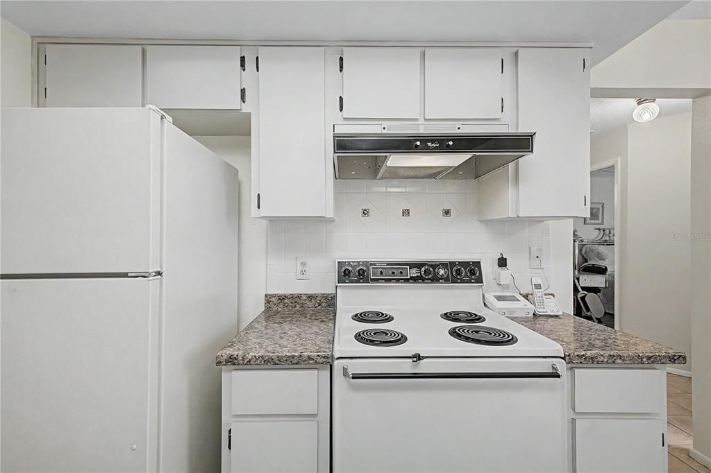 На продажу: $185,000 (2 спален, 2 ванн, 958 Квадратных фут)
