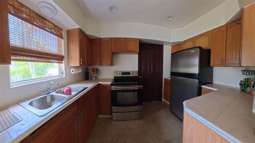 В аренду: $2,900 (3 спален, 2 ванн, 1090 Квадратных фут)