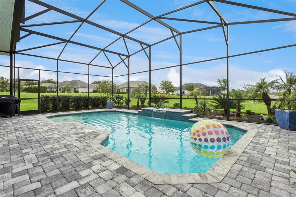 En Venta: $699,450 (4 camas, 3 baños, 2500 Pies cuadrados)