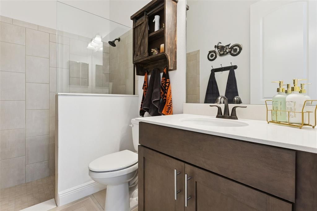 En Venta: $699,450 (4 camas, 3 baños, 2500 Pies cuadrados)
