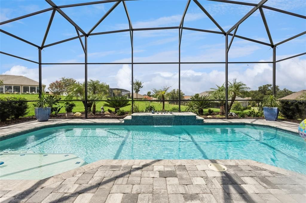 En Venta: $699,450 (4 camas, 3 baños, 2500 Pies cuadrados)