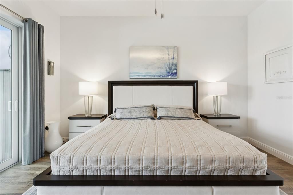 En Venta: $699,450 (4 camas, 3 baños, 2500 Pies cuadrados)