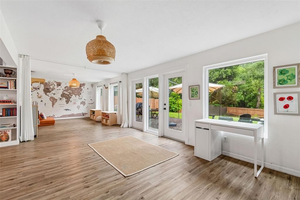 En Venta: $609,000 (4 camas, 2 baños, 3042 Pies cuadrados)