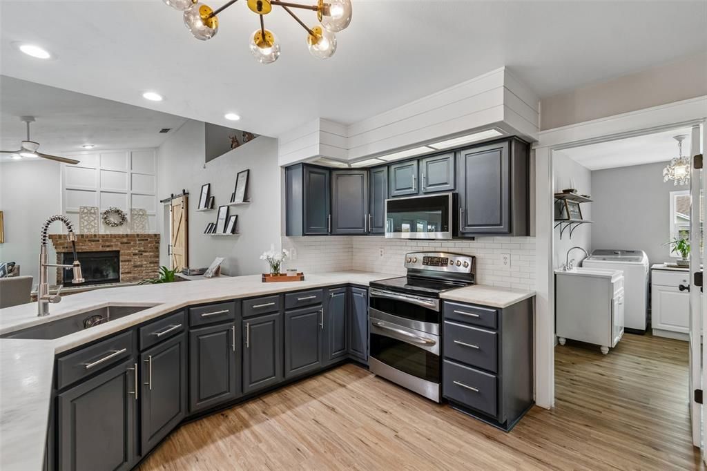 En Venta: $609,000 (4 camas, 2 baños, 3042 Pies cuadrados)