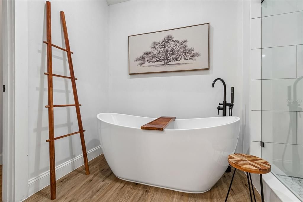 En Venta: $609,000 (4 camas, 2 baños, 3042 Pies cuadrados)
